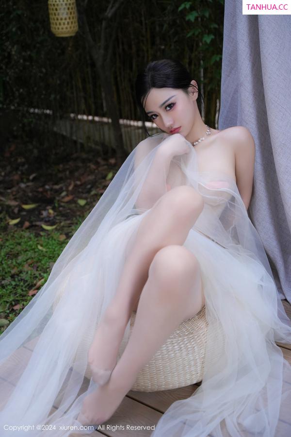   [XiuRen]高清写真图 2024.09.03 No.9105 妙可可Cheese 美腿性感第27张图片